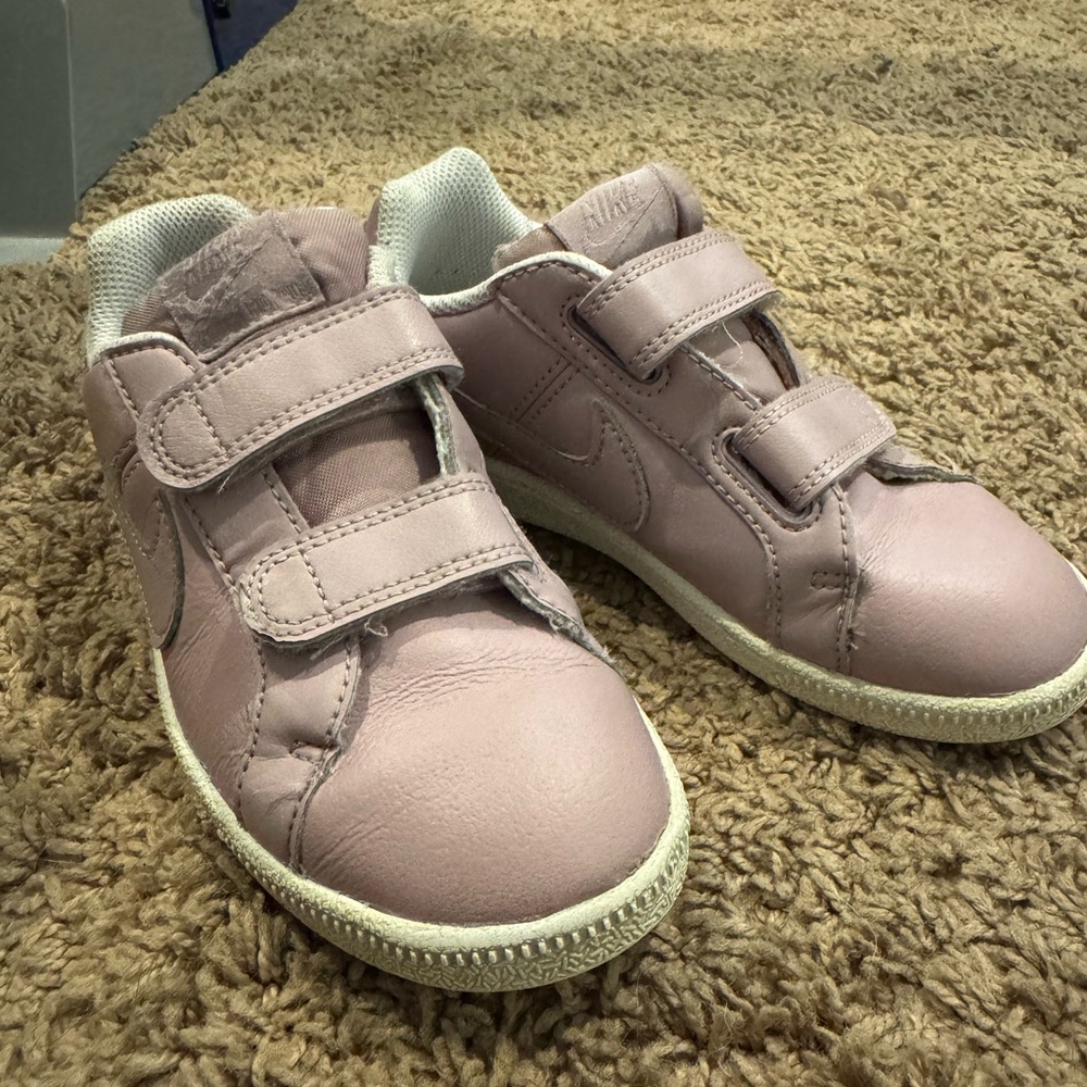 Nike Kids Light Pink Velcro Sneakers